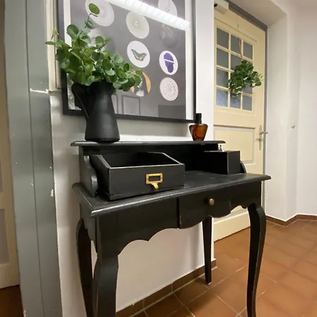 Daire Schloss - Mit Privatgarten, Fellnasen Willkommen! Nidda