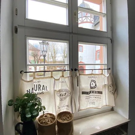 Schloss - Mit Privatgarten, Fellnasen Willkommen! Apartment *