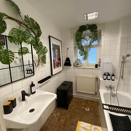 Schloss - Mit Privatgarten, Fellnasen Willkommen! Nidda