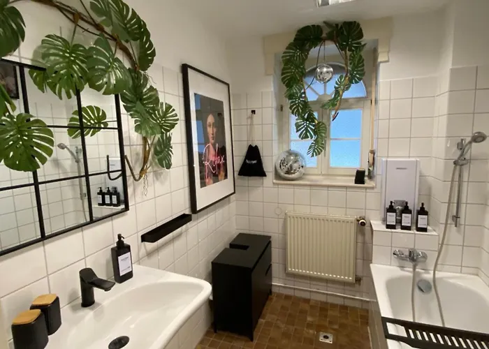 Schloss - Mit Privatgarten, Fellnasen Willkommen! Nidda